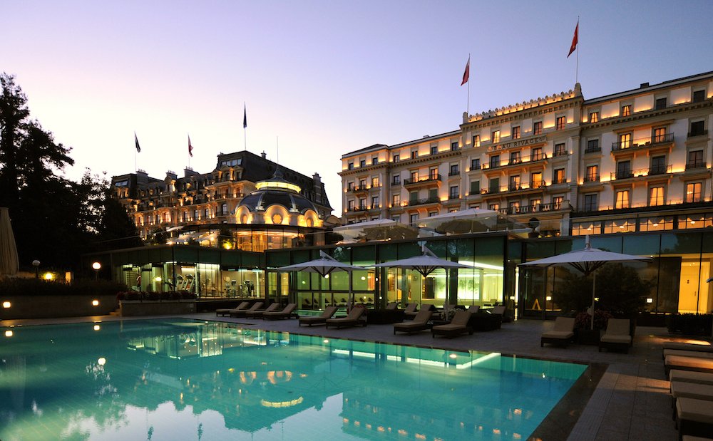 beau rivage vue de nuit