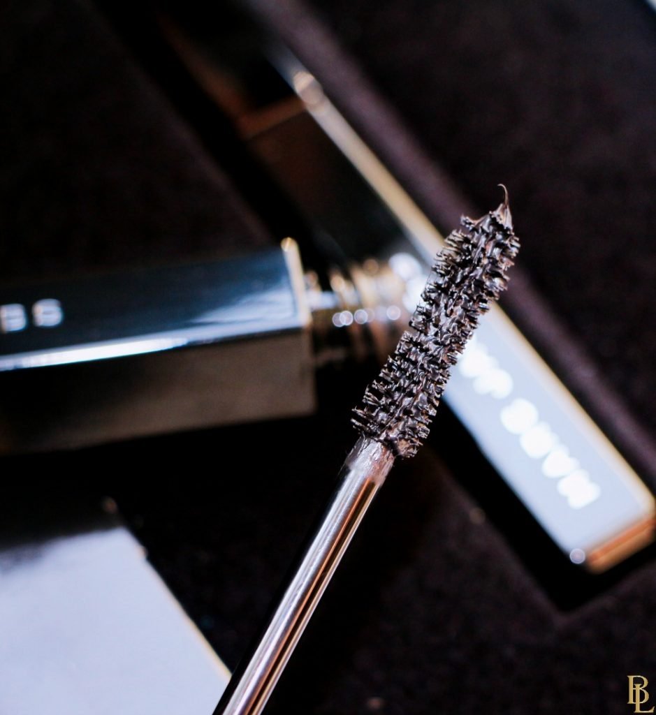 velvet-noir-marc-jacobs