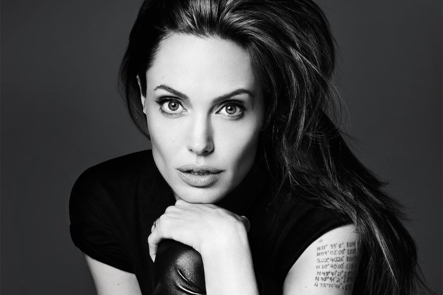 ANGELINA JOLIE FEMME GENEREUSE