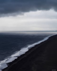 plage de sable noir en islande