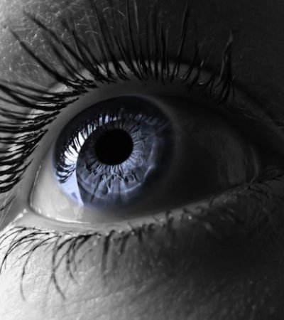 blue-eye-closeup