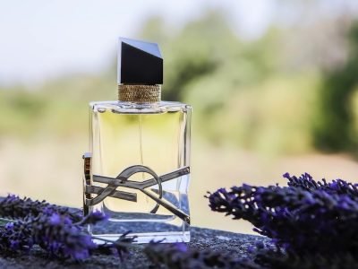 comment faire tenir son parfum toute la journée comment faire tenir son parfum toute la journée